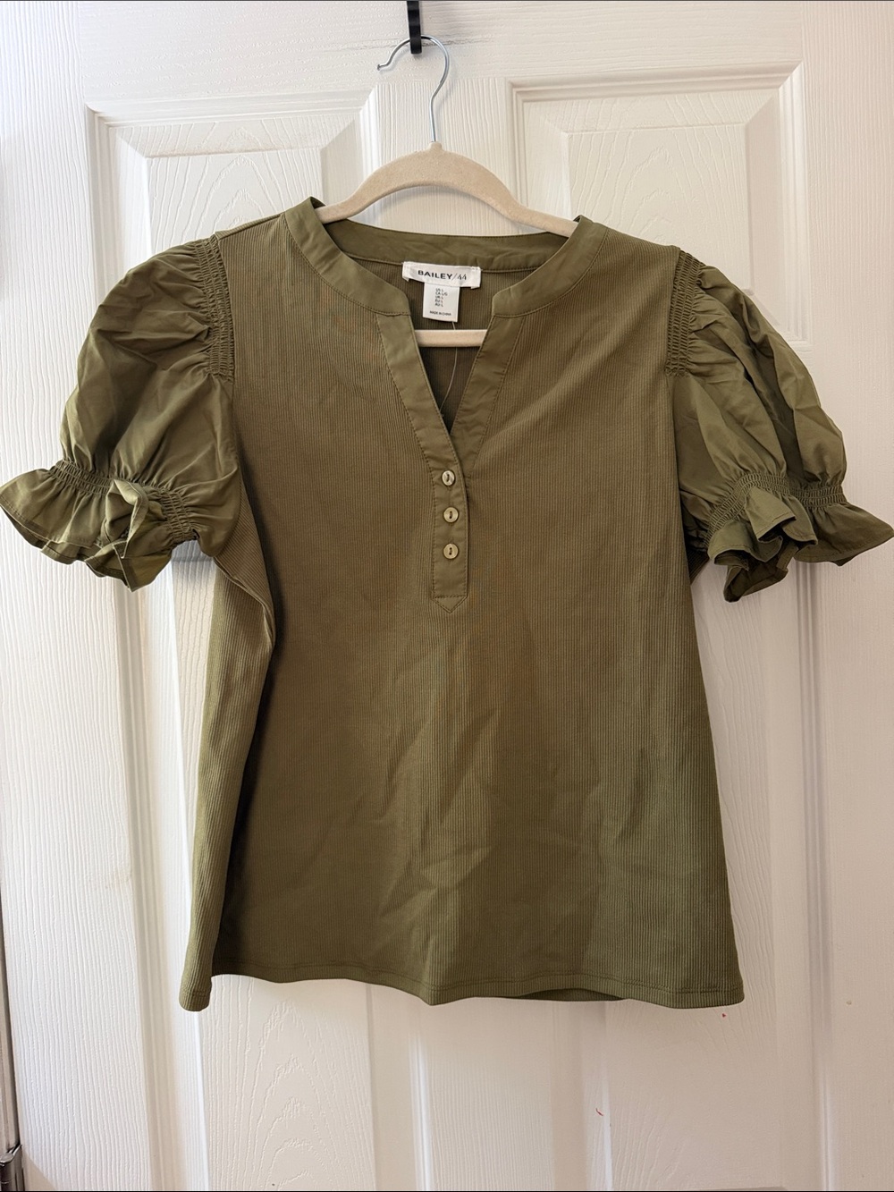 Bailey/44 green puff sleeve top sz L